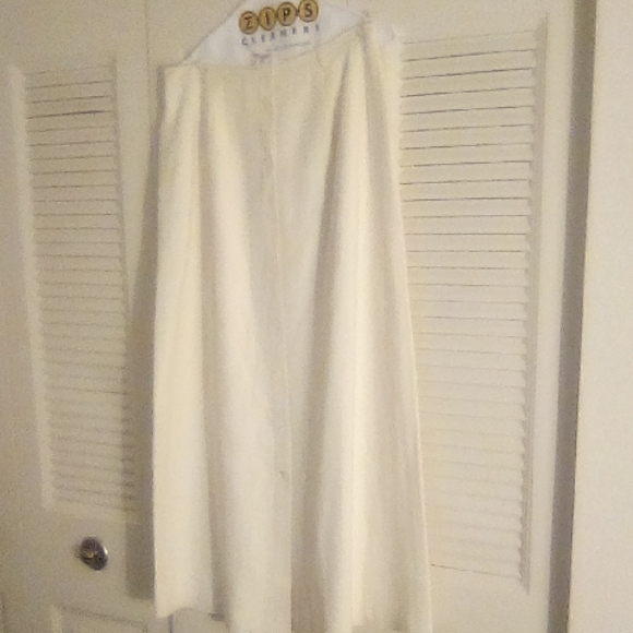Brooks Brothers Dresses & Skirts - Elegant Cream Skirt